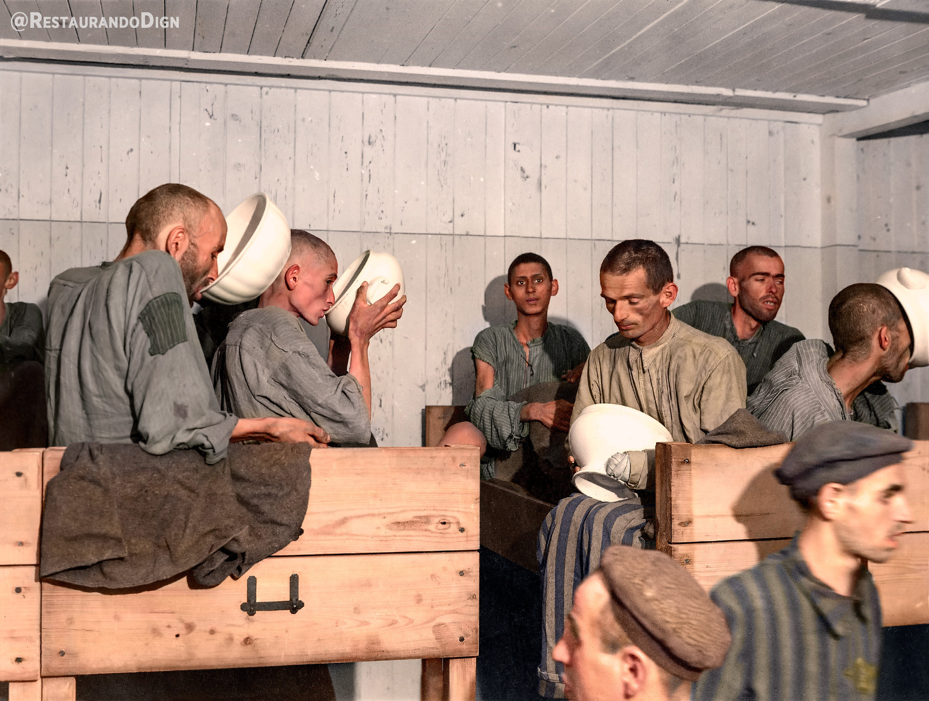 Presos en barracones — Fuente: USHMM